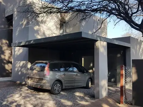 Casa en Alquiler de 3 dormitorios