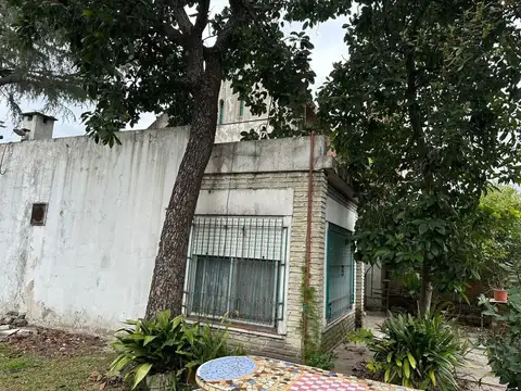 oportunidad  Casa en venta con dos lotes
