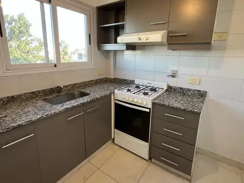 Departamento en Alquiler en Parque Chacabuco, $ 690.000