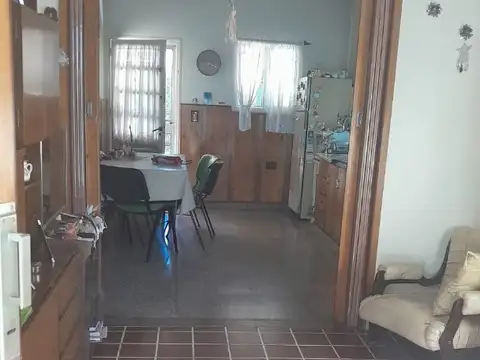 OPORTUNIDAD - CASA  LOTE PROPIO DE 3 AMBIENTES ¡APTO CREDITO!
