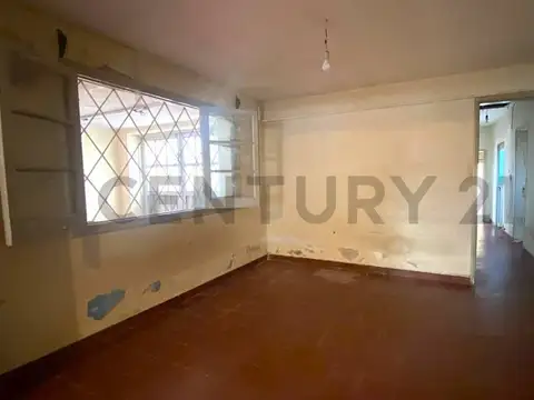 Casa 6 ambientes con 2 baños