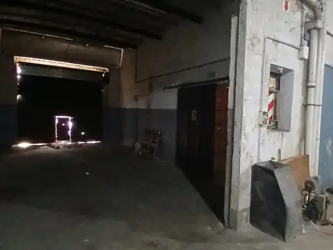 Galpon en Alquiler 32  mts Fondo
