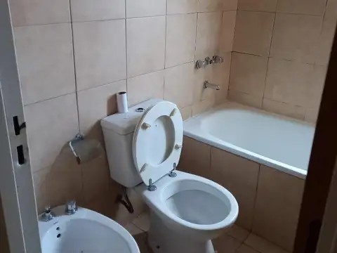 Departamento en Alquiler en Abasto, $ 650.000