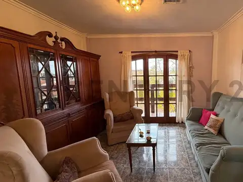 CASA EN PH DE 3 DORMITORIOS Y PATIO EN VENTA; RINGUELET