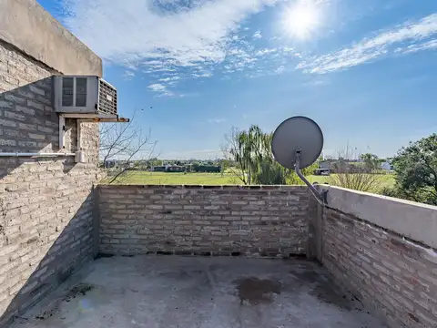 Casa 6 ambientes con 2 baños