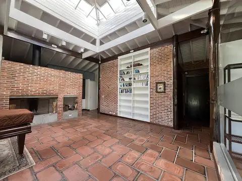 Casa 5 ambientes con 2 baños