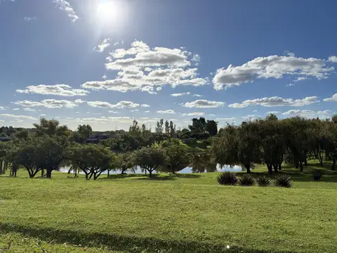VENTA TERRENO AL AGUA EN BARRIO CERRADO CHACRAS DE LA RESERVA - CAMPANA