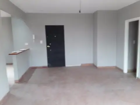 Galpón con 3 Departamentos en venta en Valentín Alsina