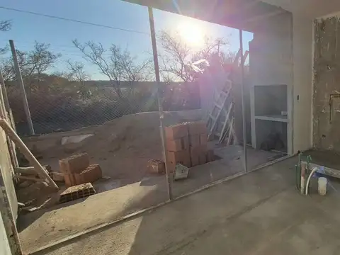 Casa 5 ambientes con 2 baños