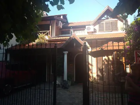 CHALET 5 AMBIENTES LOTE 10X30M