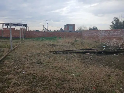 TERRENO CON CONSTRUCCION EN TEMBEI PORA