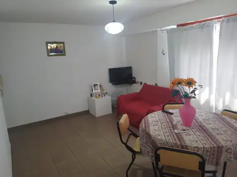 Valentin Gomez 4700, Piso 1°