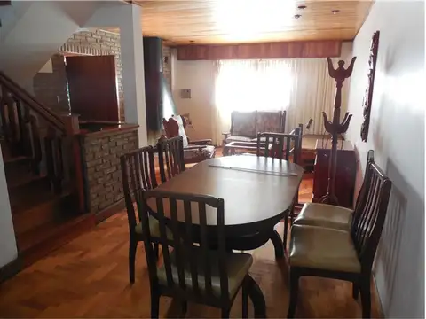 Casa 5 ambientes con 2 baños