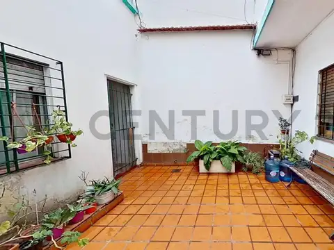 PH en venta de 3 ambientes en Villa soldati con terraza, quincho y parrilla