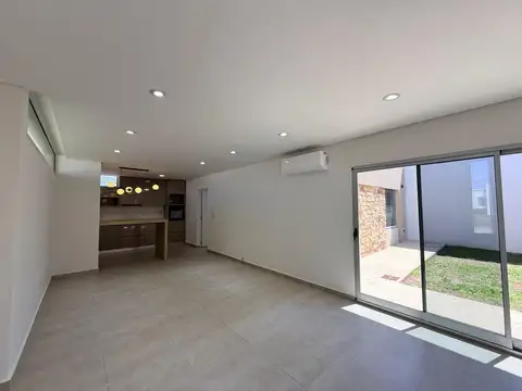 En Venta Casa a estrenar en Barrio El Bosque Rafaela