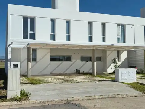 Venta duplex 3 dormitorios cochera  patio BRISAS MANANTIALES