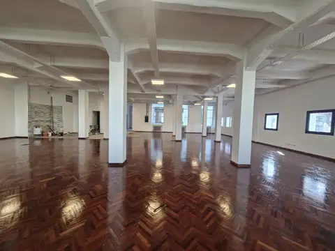 Paseo Colón  al 400