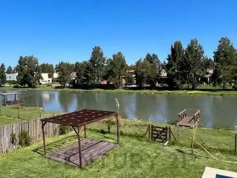 Casa 6 ambientes con 2 baños