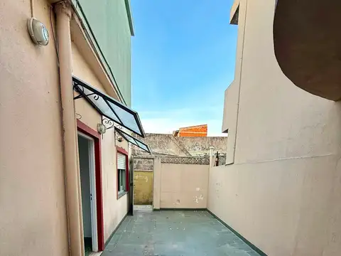Depto Tipo Casa en Alquiler de 3 ambientes