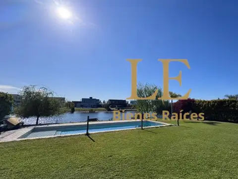 Casa 5 ambientes con 4 baños