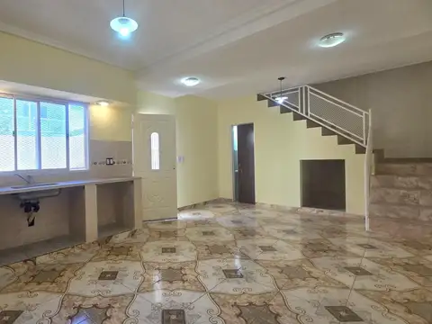 Depto Tipo Casa en Alquiler de 3 ambientes