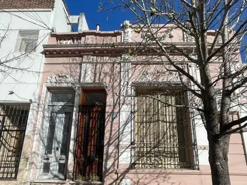 Luminoso PH /departamento tipo casa/ ubicado en la calle Querandies.