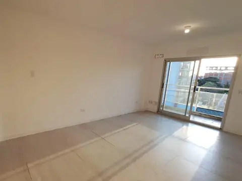 Departamento en Alquiler en Caseros, $ 420.000