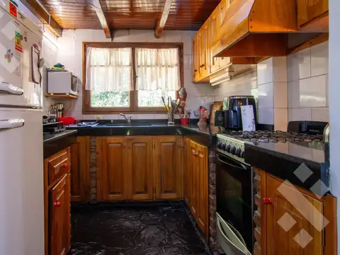 Casa 4 ambientes con 2 baños