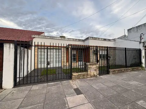 CASA DE 4 AMBIENTES A RECICLAR EN HAEDO NORTE