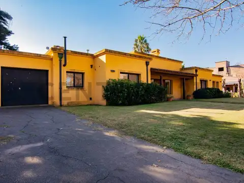 VENTA | Importante Casa de 3 dormitorios en Los Alamos Club de Campo, Ibarlucea.