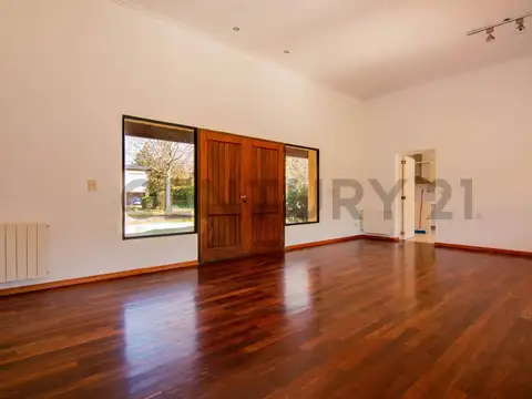 VENTA | Importante Casa de 3 dormitorios en Los Alamos Club de Campo, Ibarlucea.