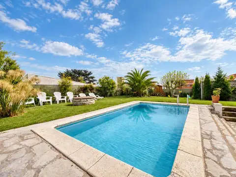 Casa 6 ambientes con 5 baños
