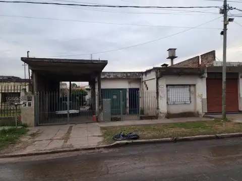 OPORTUNINDAD DE 2 CASAS EN UN LOTE A LA VENTA EN LIBERTAD, MERLO - BS.AS.