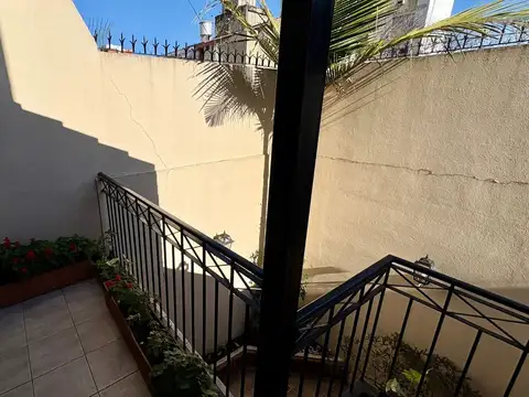 Casa en Alquiler con 1 cochera