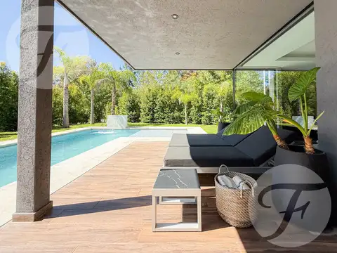 Casa 5 ambientes con 3 baños
