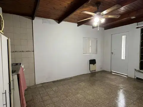Casa 3 ambientes con 1 baño