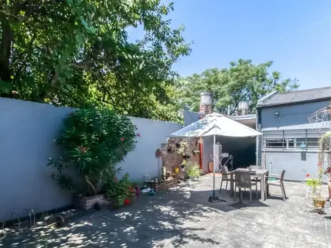 Casa en Venta con 3 cocheras