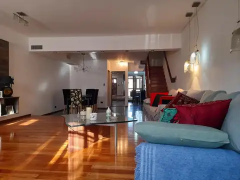 Depto Tipo Casa en Venta en Centro, USD 300.000