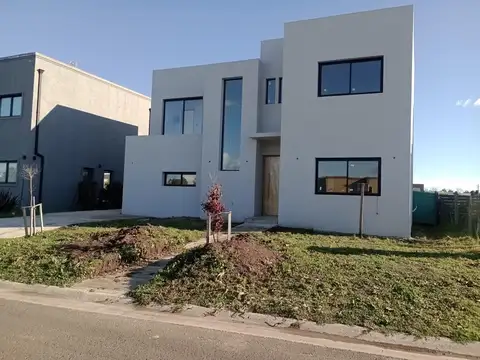 MMC. Increible casa en venta en Santa Elisa, PDE