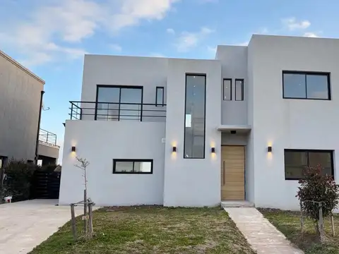 Increible Casa En Venta En Santa Elisa, Pde 100