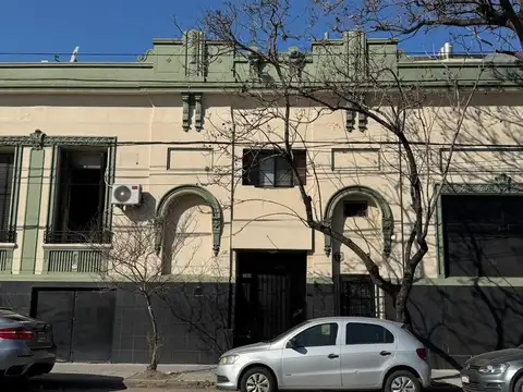 VENTA PH 4 AMBIENTES,REFACCIONADO, CON PATIO Y TERRAZA