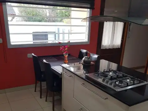 Casa en Venta en Villa Sarmiento, USD 195.000