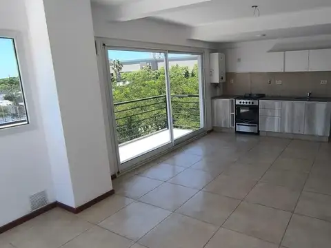 VENTA - Dúplex con Terraza Propia, Quincho y Gran Balcón – Calidad Superior - Mercante al 600.