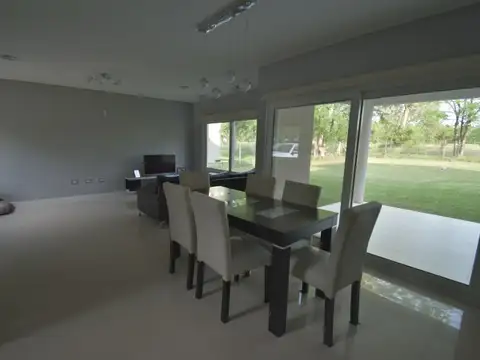 Casa 4 ambientes con 3 baños