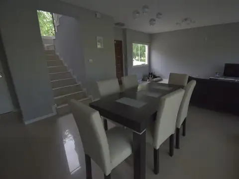 CASA EN VENTA 4 AMBIENTES EN FINCAS DE HUDSON