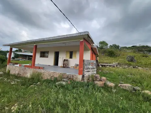 Casa 3 ambientes con 1 baño