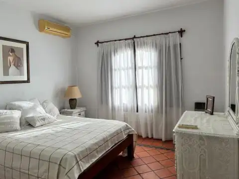 Casa en Venta con 6 cocheras