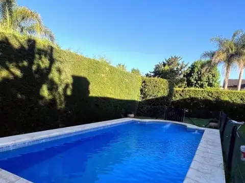 Casa 4 ambientes con 2 baños