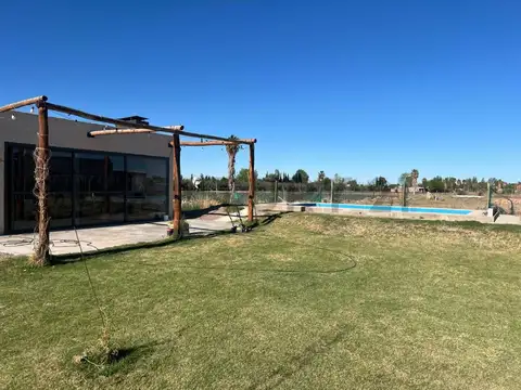 Casa quincho en venta -Corralitos-