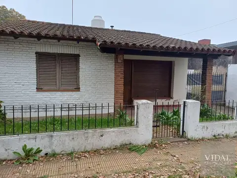 Casa 4 ambientes con 1 baño
